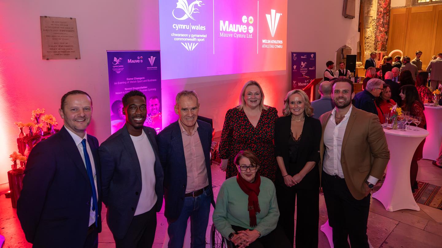 Tîm Cymru yn dathlu Wythnos Cymru Llundain