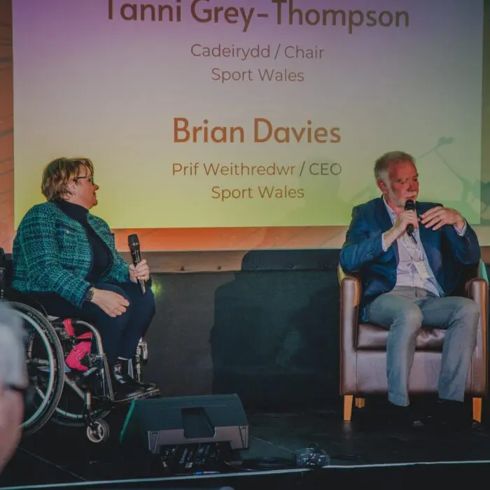 Y Farwnes Tanni Grey-Thompson yn siaradwr gwadd Clwb Busnes